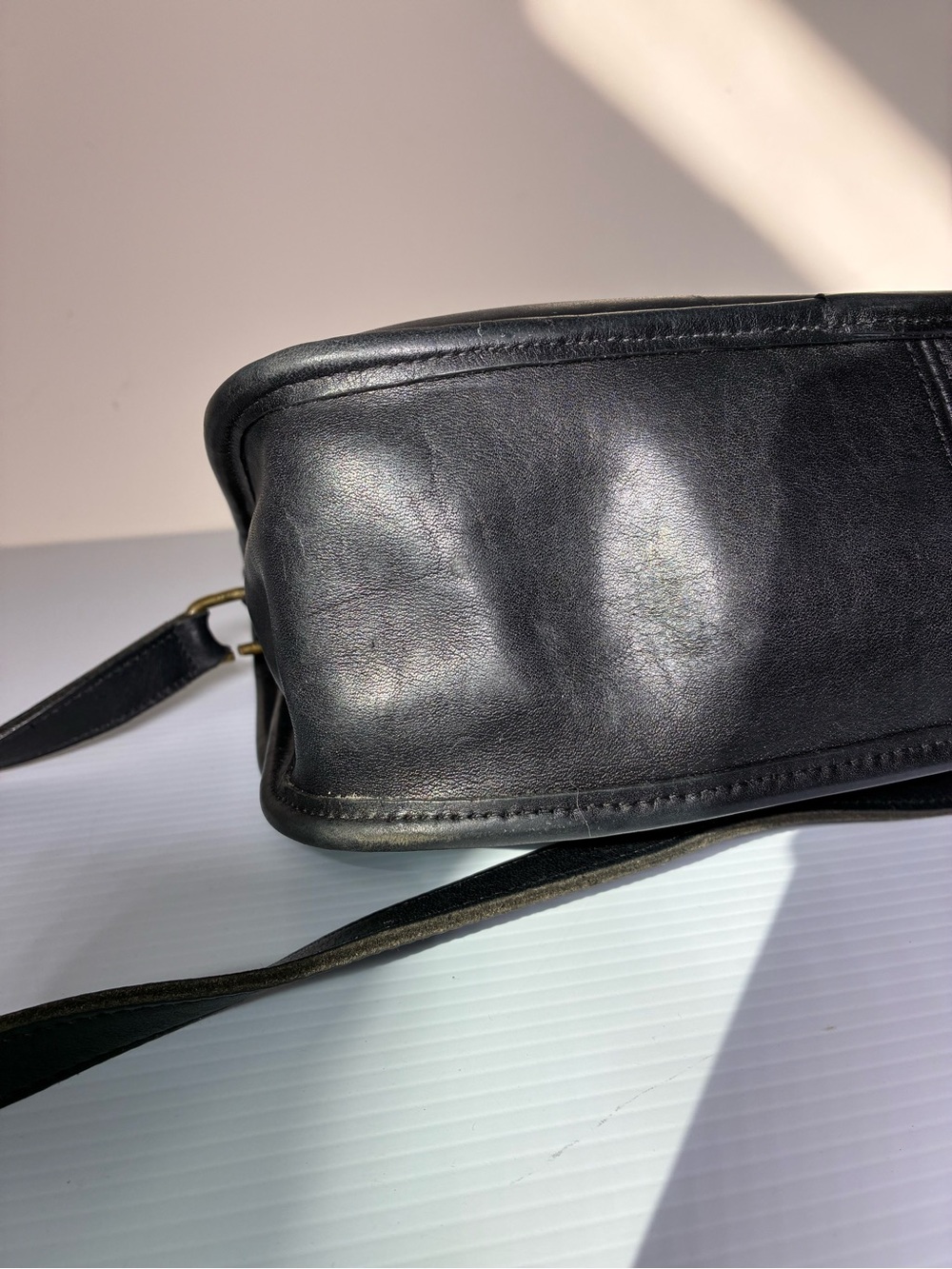 Vintage Coach City Bag Black Leather Brass Turnlock Crossbody Shoulder Bag - Picture 10 of 13